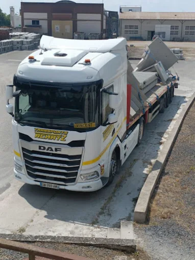 DAF XF chargé sur site industriel