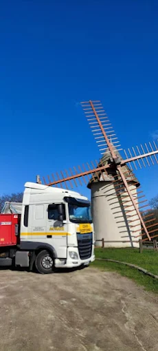 Livraison au pied du moulin