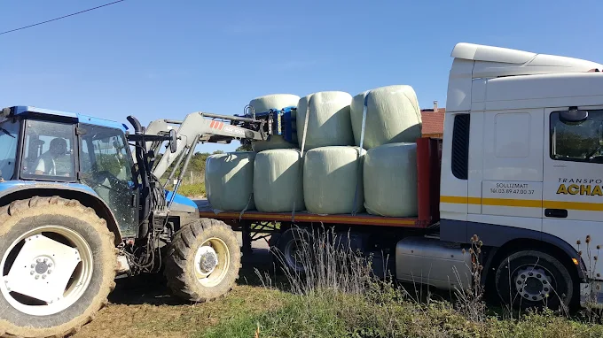 Chargement de balles enrubannées